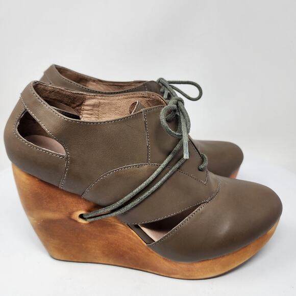 Fiel Bainbridge Wood Wedge Bootie Women 8.5 Taupe Leather Lace-up Cut-outs - Picture 2 of 12